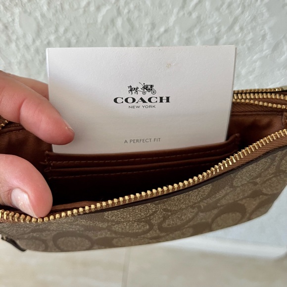 NWOT Coach Signature Double Corner Zip Wristlet in Gold/ Khaki Redwood Canvas - Picture 7 of 7